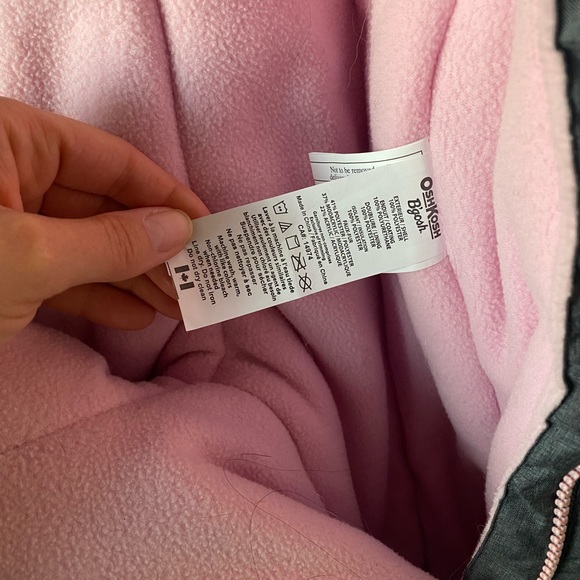 Oshkosh 1 piece snowsuit - 12 months - Picture 9 of 9